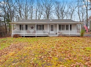 46 Valley Dr, Voluntown, CT 06384