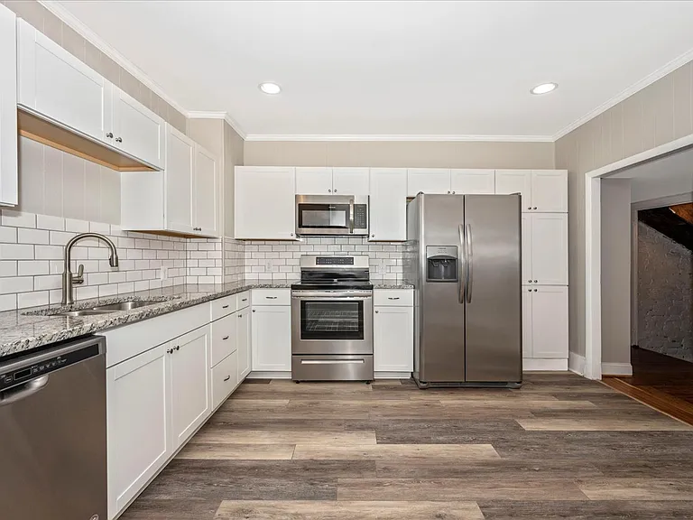 315 W Patrick St — Photo 38
