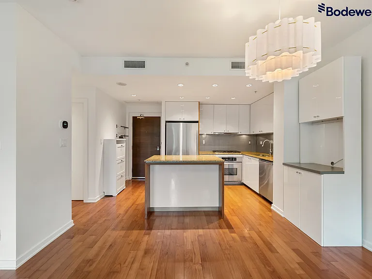 1005 Beach Ave — Photo 4