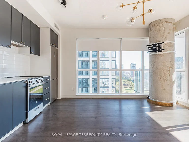 49 E Liberty St #1802 — Photo 6