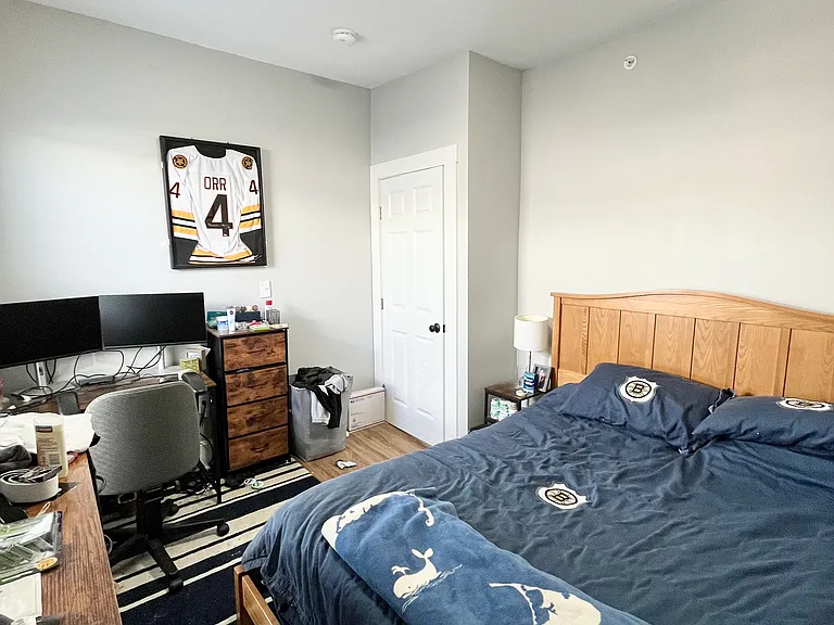 723 E 3rd St #2 — Photo 8
