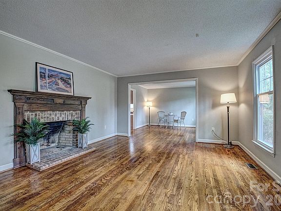 2nd image of 15 Sandy Cove Rd