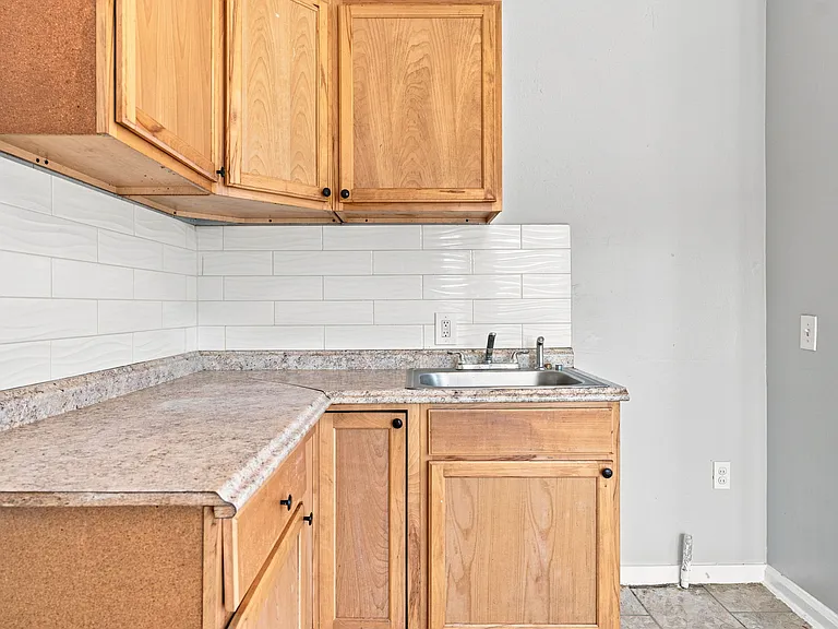 11907 Roxbury St — Photo 14