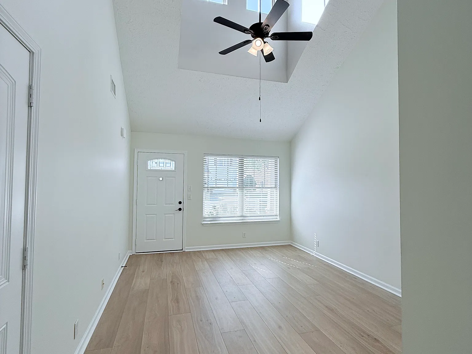 3 bed, 1620 sqft, $1,950 — Photo 2