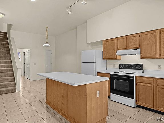 5th image of 2211 Menard St