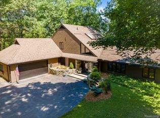 1375 Dutton Rd, Rochester Hills, MI 48306