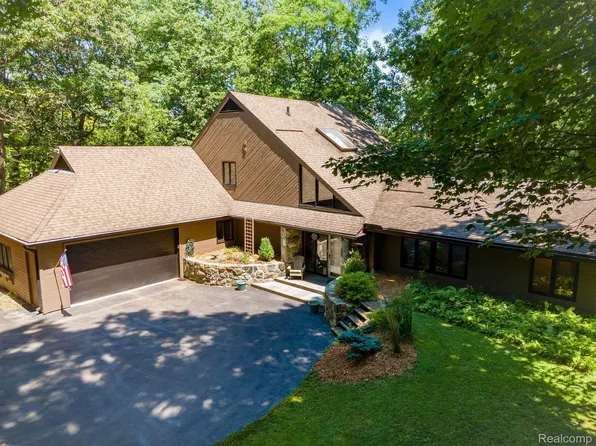 1375 Dutton Rd, Rochester Hills, MI 48306
