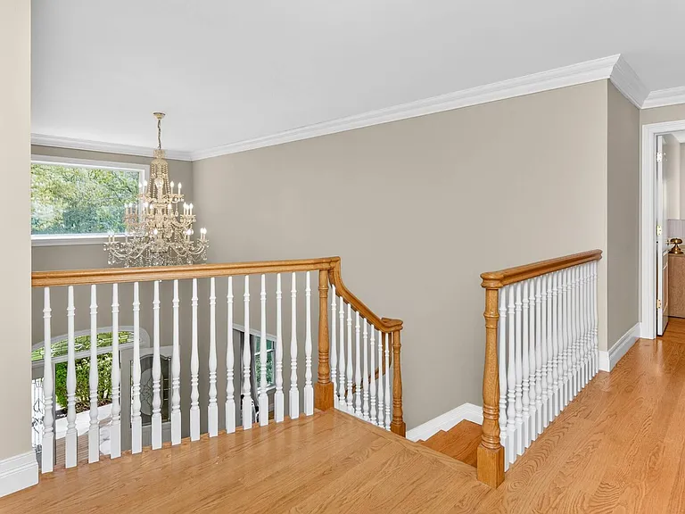 37 Squires Blvd — Photo 18