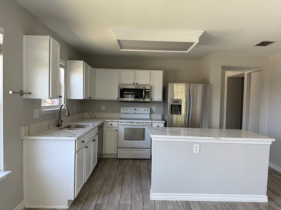 2429 Emerald Ln