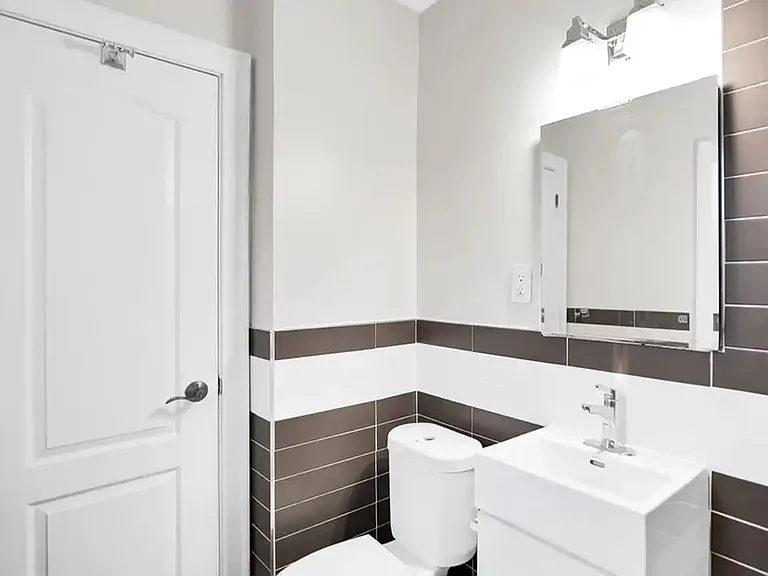 166 Eastbourne Ave — Photo 9