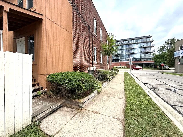 1 bed, 800 sqft, $1,350 — Photo 3