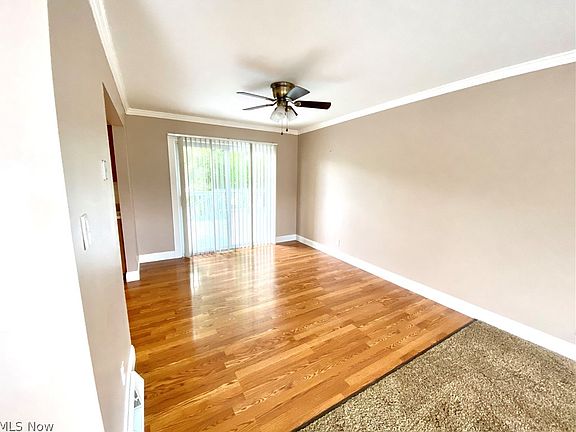 3rd image of 4595 Warwick Dr N