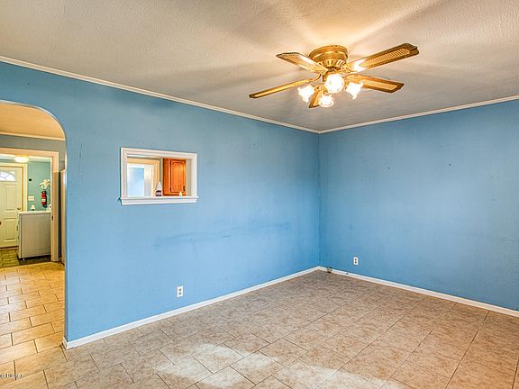 2nd image of 1903 Herbert Ln