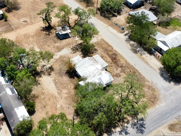 602 CHESTNUT ST LOT 2, Jourdanton, TX 78026