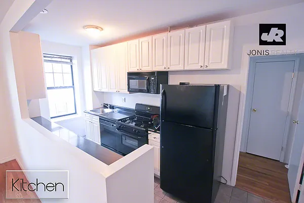 Rented by Jonis Realty | media 4