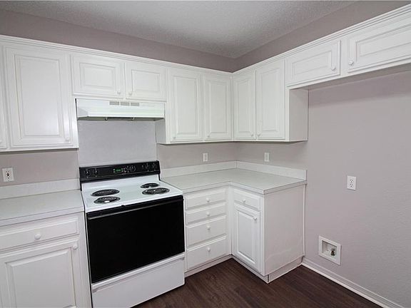 5th image of 1407 SE 21st St