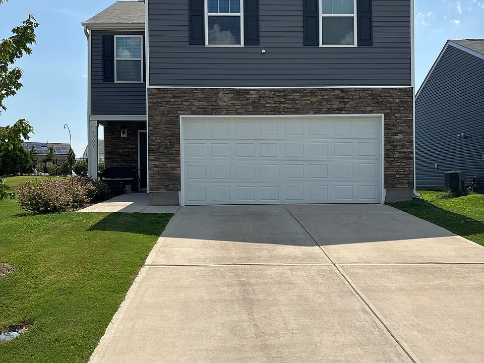 1509 Martingale Way