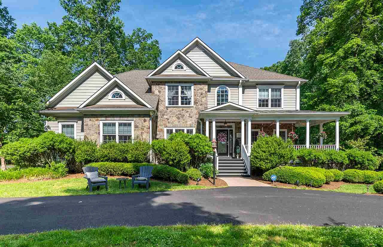 4015 Redwood Ln photo 1