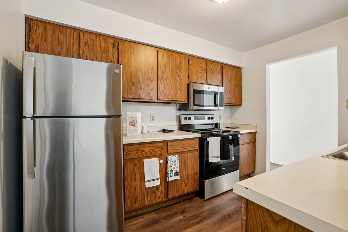 Enjoy fully-equipped kitchens with refrigerator, microwave, oven, and ample cabinet storage, professionally operated by Highlands Vista Group.