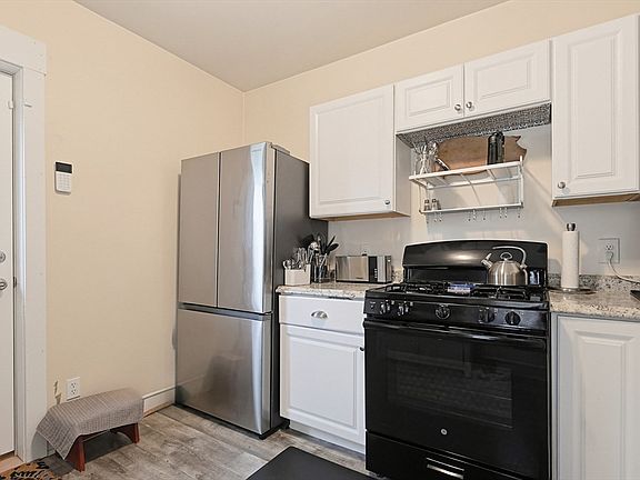 4th image of 105 Andrews St