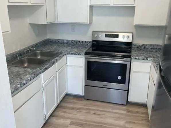 831 E 5th St #1, Duluth, MN 55805