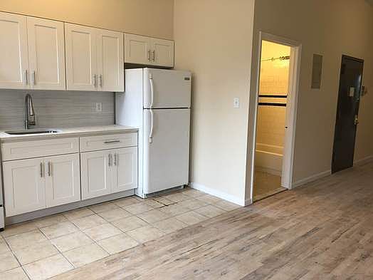 1st image of 1727 Lexington Ave APT 5