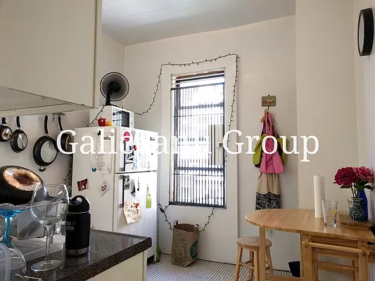 Rented by Lexington Real Estate Group | media 10