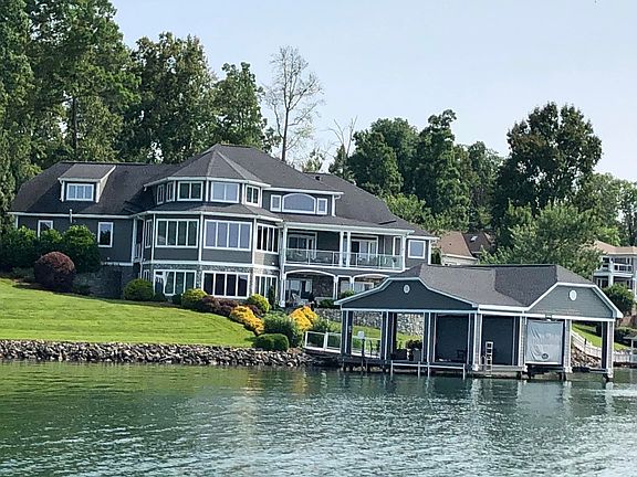 4th image of 185 Blackwater Cir