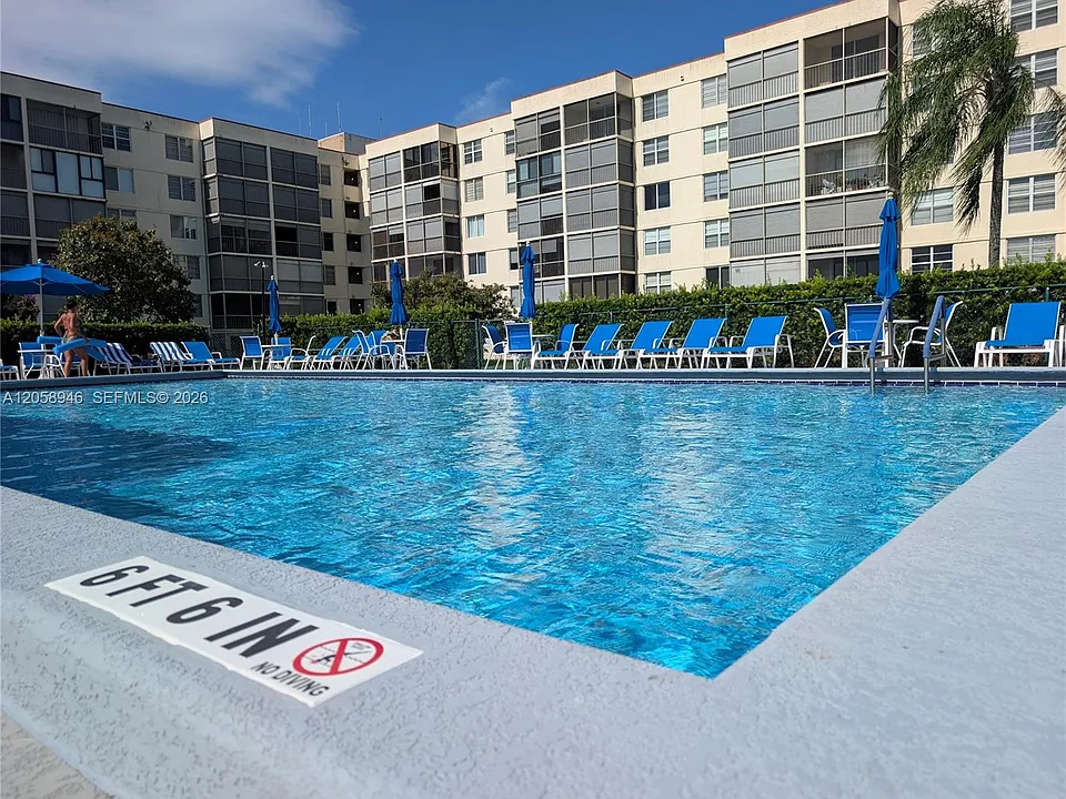 820 S Hollybrook Dr #303