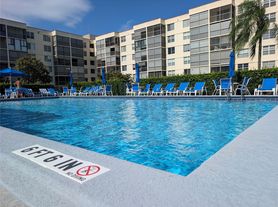 820 S Hollybrook Dr, Hollywood, FL