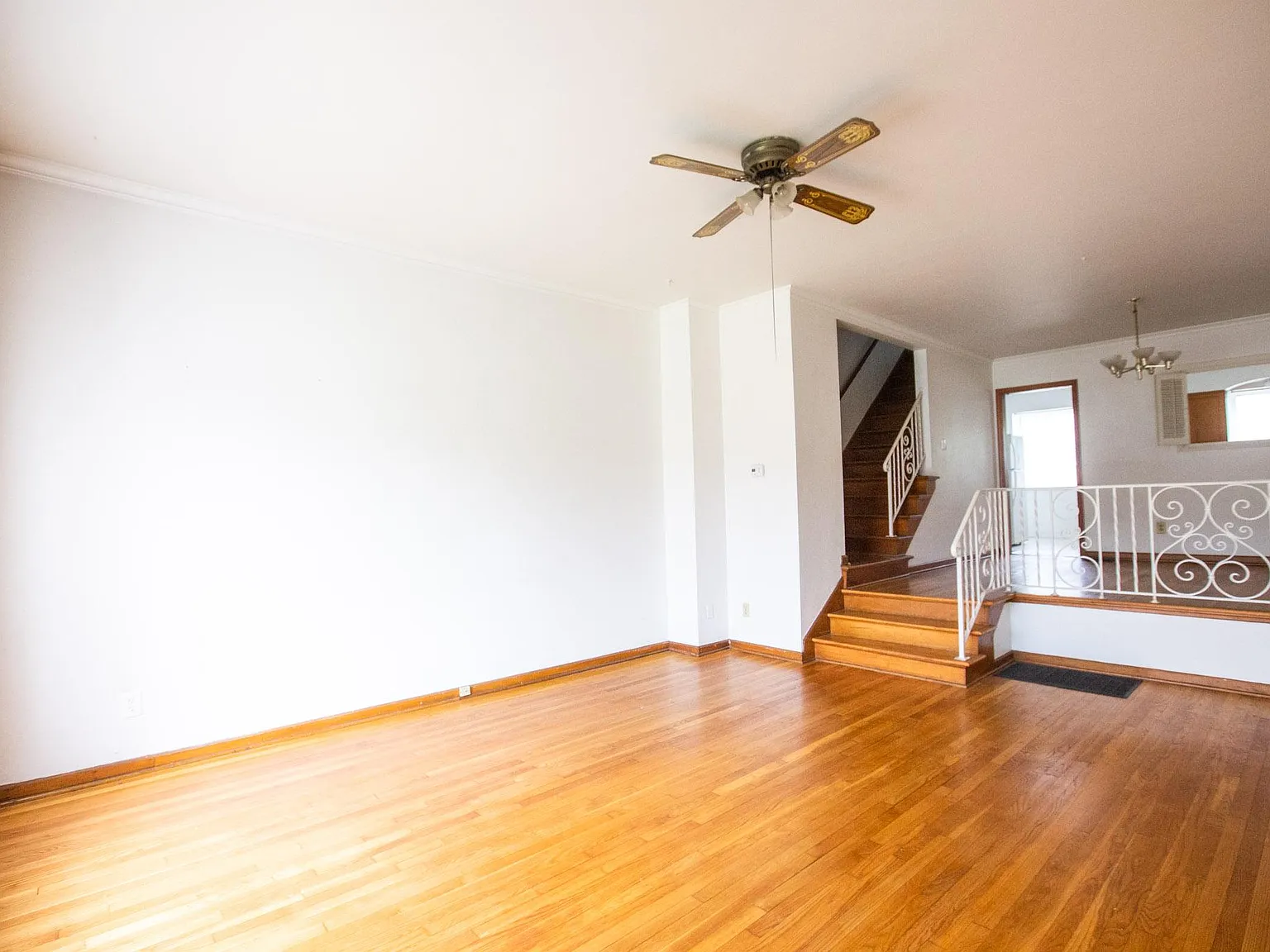 2 bed, 1400 sqft, $1,900 — Photo 3