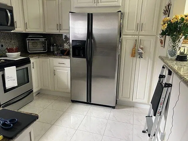 3 bed, 2.0 bath, 1561 sqft, $3,400 — Photo 3