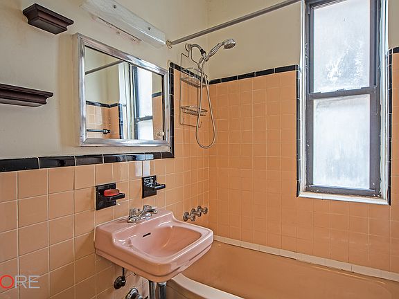 5th image of 140 Claremont Ave APT 4C