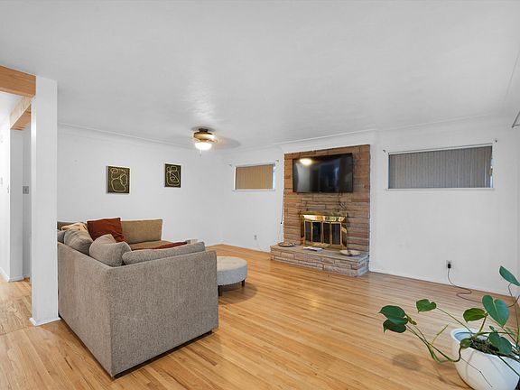 4th image of 400 Sierra Dr SE