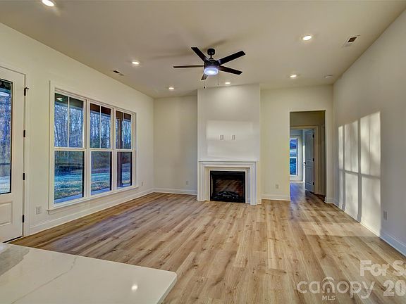 5th image of 318 Harbor View Dr #45