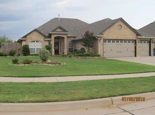 559 W Broadpoint Court Way, Mustang, OK 73064