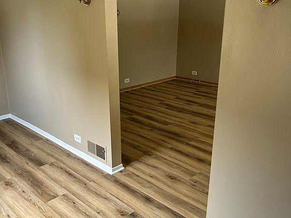 5th image of 911 Woodward Ave #1
