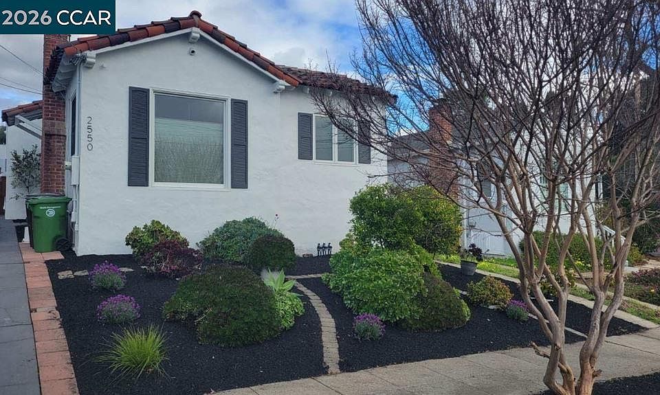 1st image of 2550 Carmel St