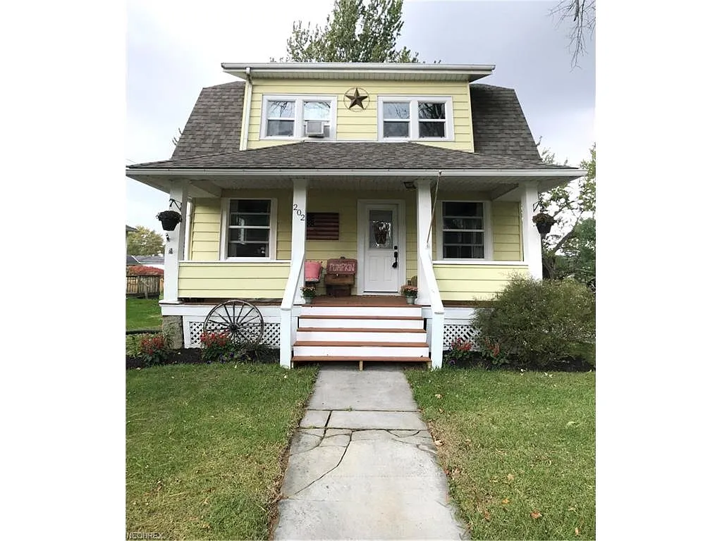 202 Liberty St photo 1