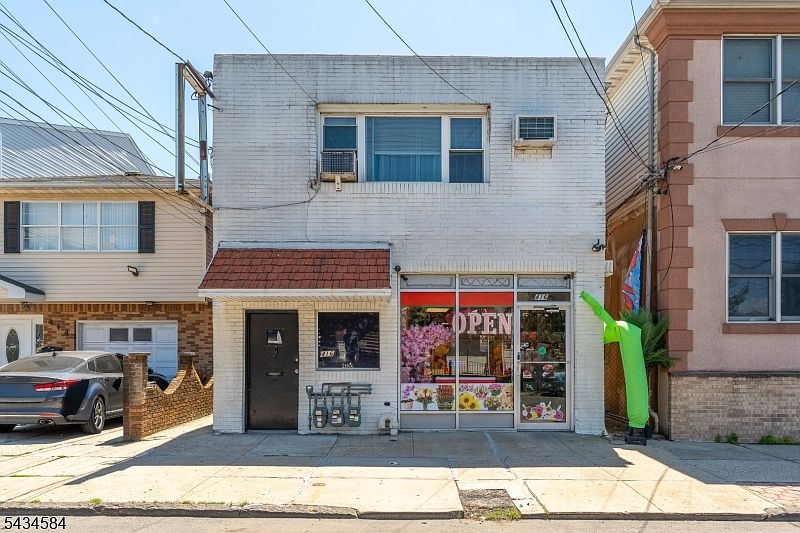 1st image of 416 S 5Th St