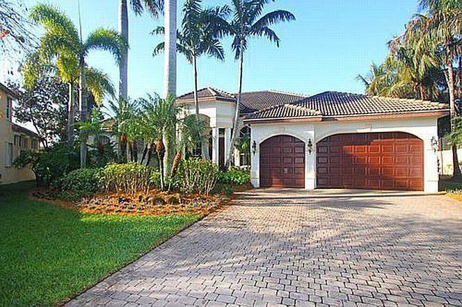 1st image of 2553 Montclaire Cir
