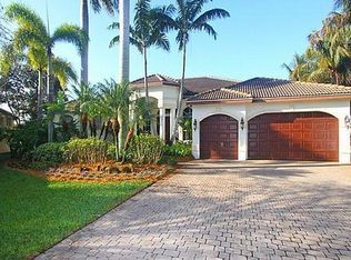 2553 Montclaire Cir, Weston, FL 33327