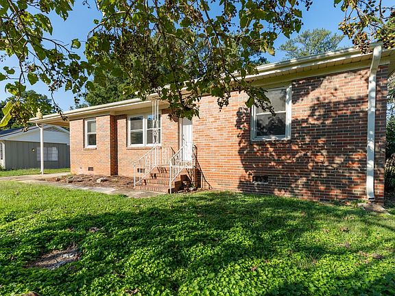 3rd image of 820 Hillview Dr