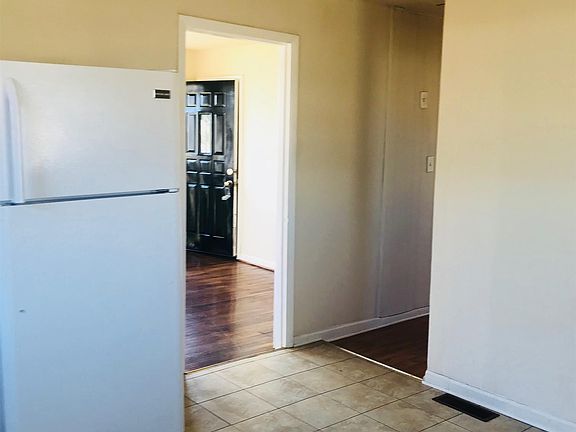 3rd image of 405 McKinney St
