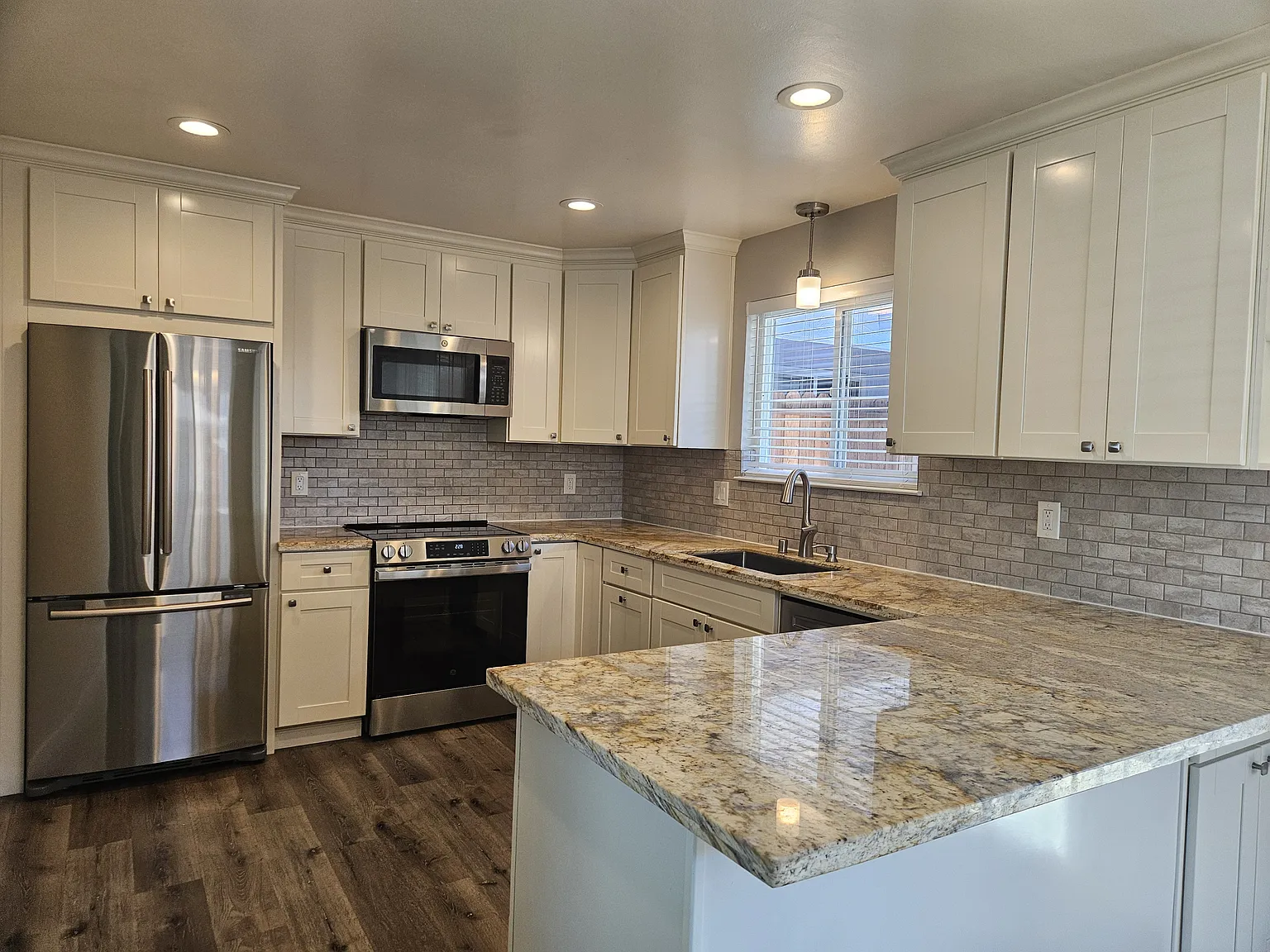 3 bed, 1200 sqft, $4,100 — Photo 1