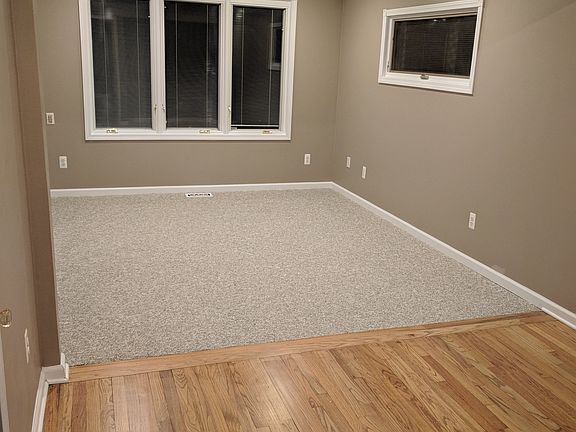 2nd image of 1517 W Troy Ave
