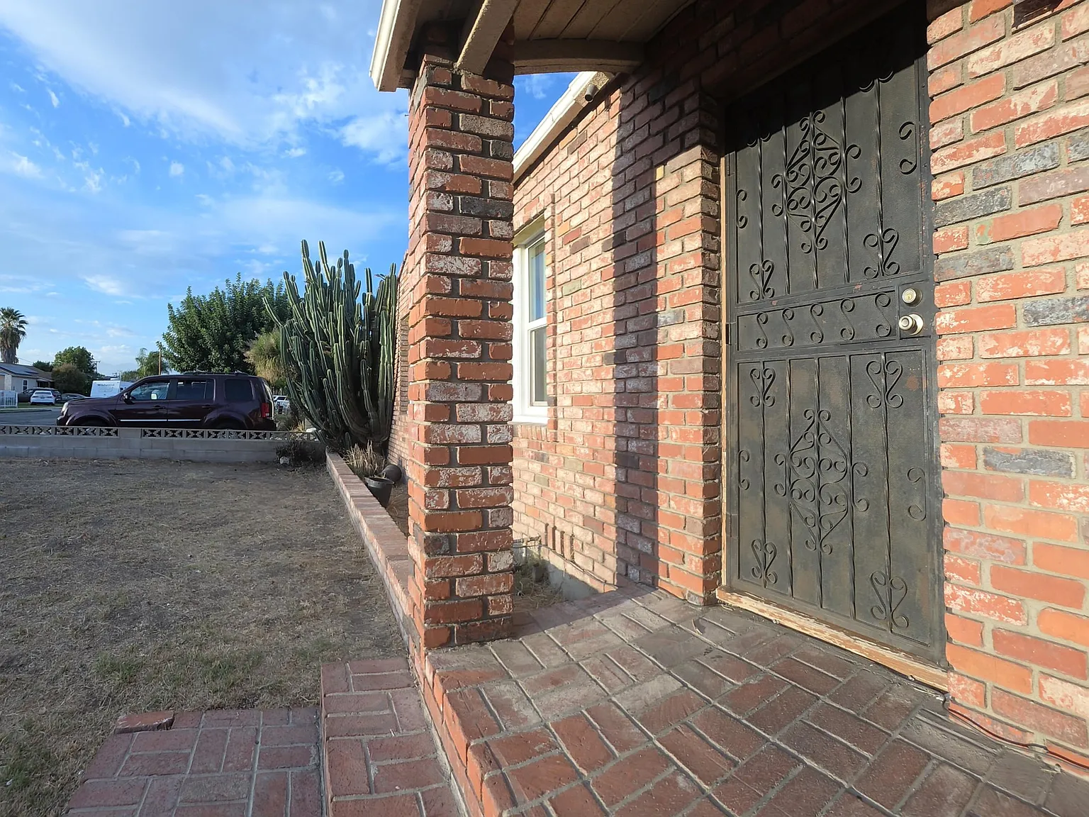 3 bed, 1008 sqft, $2,300 — Photo 3