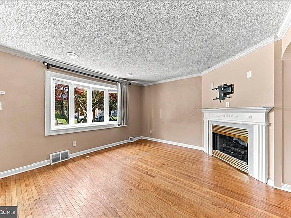 4th image of 413 Lindsay St