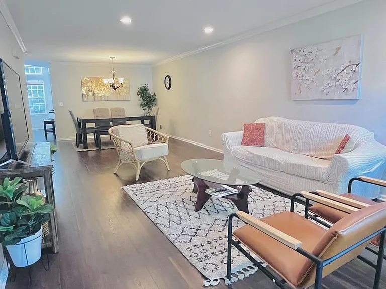 363 Catskill Ct — Photo 2