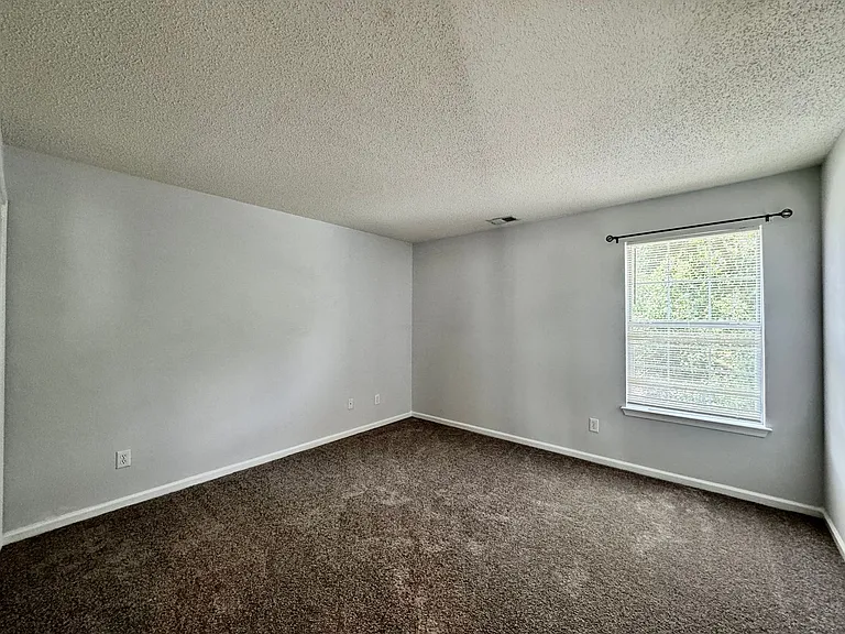2424 Seven Kings Rd — Photo 40